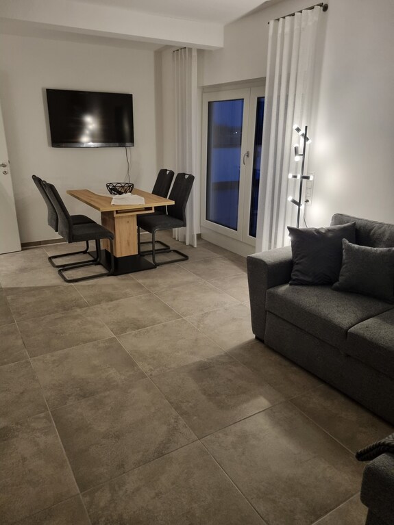 Moderne Ferienwohnung Mit Großer Terrasse - Euskirchen