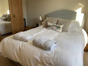 4 chambres, fer et planche à repasser, Wi-Fi, draps fournis