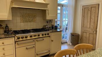 Fridge, oven, stovetop