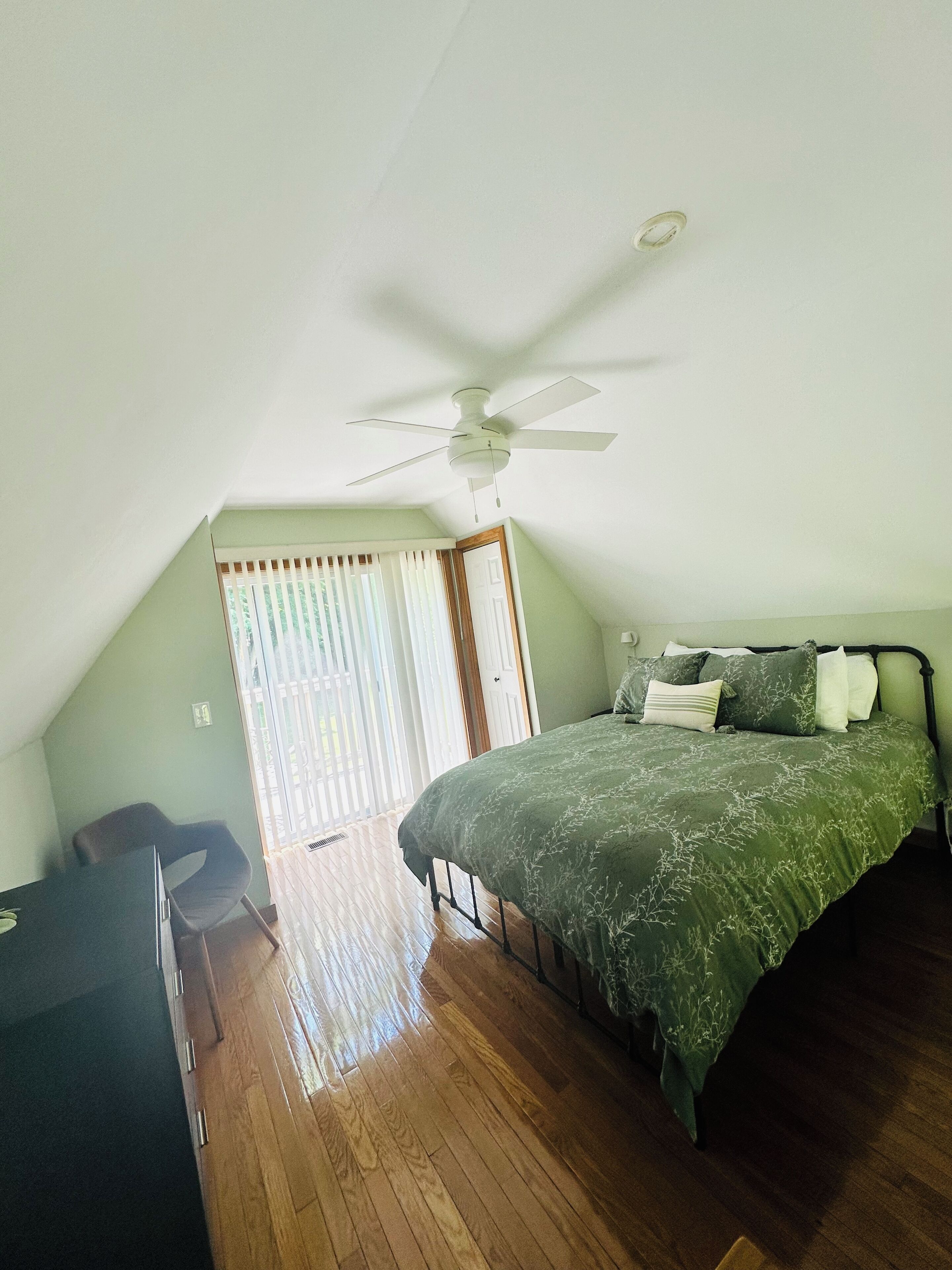 1 habitación, tabla de planchar con plancha, wifi y ropa de cama 