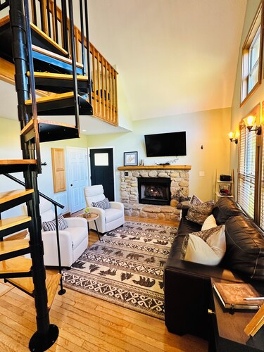 Hooting Hollow Cabin formely known as "Living Water Cabin"