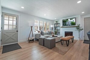 Living area - Bougie 3-bed home minutes from world-class skiing (Cottonwood Heights)