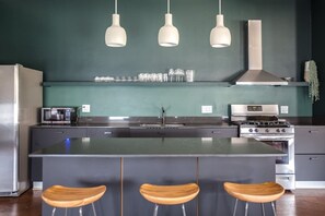 Fridge, microwave, oven, stovetop - The Orleans Floor 3 Private rooftop deck! (Chicago)