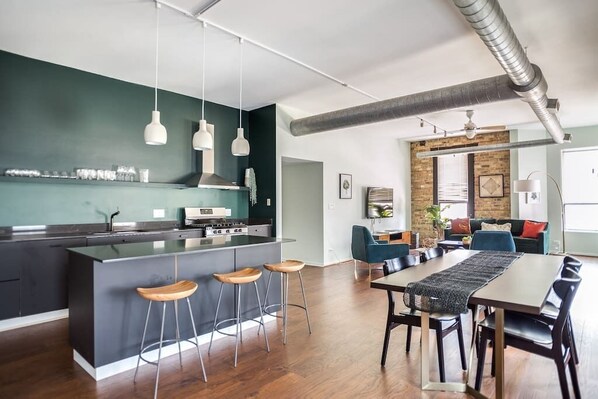 Interior - The Orleans Floor 3 Private rooftop deck! (Chicago)