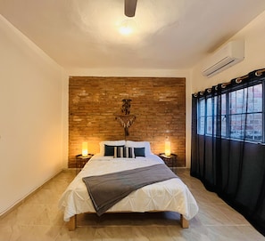 1 slaapkamer, een kluis op de kamer, een strijkplank/strijkijzer