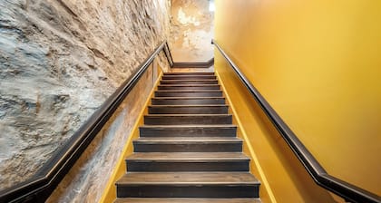 Walk to Stone Mountain Park! Historic Loft in Downtown Stone Mountain