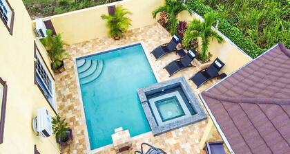 Cozy Luxury Hideaway With Free Wifi,Parking,Swimming Pool&Jacuzzi Near Negril 3b
