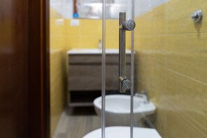 Premium Room, Private Bathroom | Bathroom | Shower, rainfall showerhead, free toiletries, hair dryer - GG - Grow - Terrazza di Bellavista (Naples)