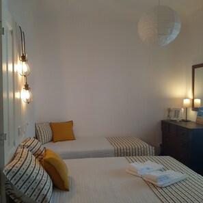 2 bedrooms, travel cot, free WiFi, bed sheets - Casa da Amoreira - Barragem de Montargil (Montargil)