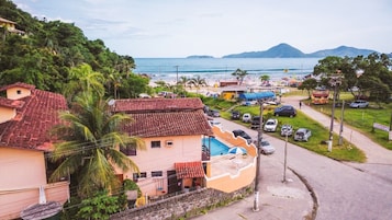 Ubicación a pie de playa, arena blanca y 20 bares en la playa