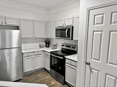 Cozy 2-bedroom apartment with Fiber WiFi, AC in charming Buford private 2 bedroo