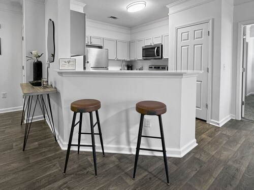 Cozy 2-bedroom apartment with Fiber WiFi, AC in charming Buford private 2 bedroo