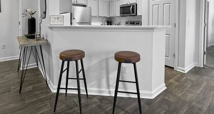 Cozy 2-bedroom apartment with Fiber WiFi, AC in charming Buford private 2 bedroo