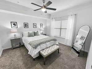 2 bedrooms, desk, iron/ironing board, WiFi - Cozy 2-bedroom apartment with Fiber WiFi, AC in charming Buford private 2 bedroo (Buford)