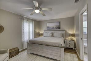 3 quartos, escrivaninha, Wi-Fi de cortesia, roupa de cama