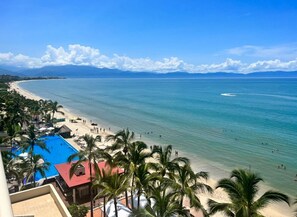 On the beach - Fully renovated ocean front top floor condo. (Nuevo Vallarta)
