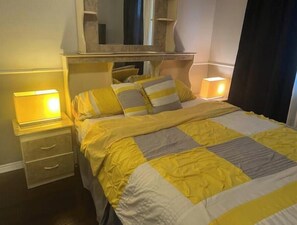 1 habitación, tabla de planchar con plancha, wifi y ropa de cama 
