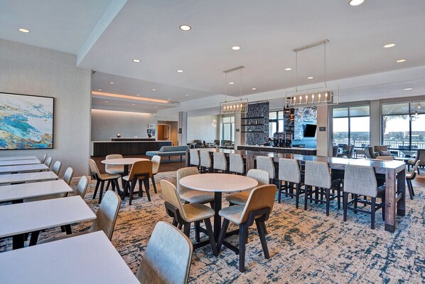 Free daily buffet breakfast - Residence Inn Panama City Beach Pier Park (Panama City Beach)