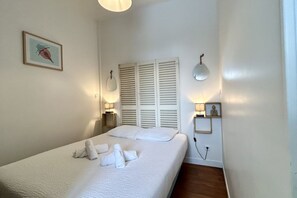 1 bedroom, bed sheets