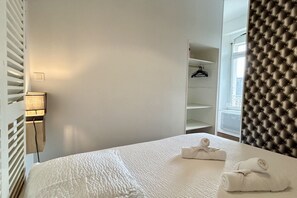 1 bedroom, bed sheets
