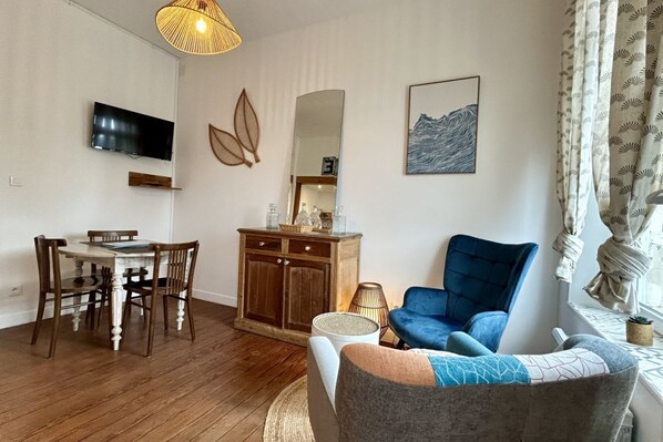 Unclassified image, 1 of 10, button