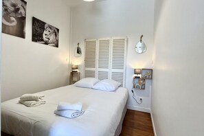 1 bedroom, bed sheets