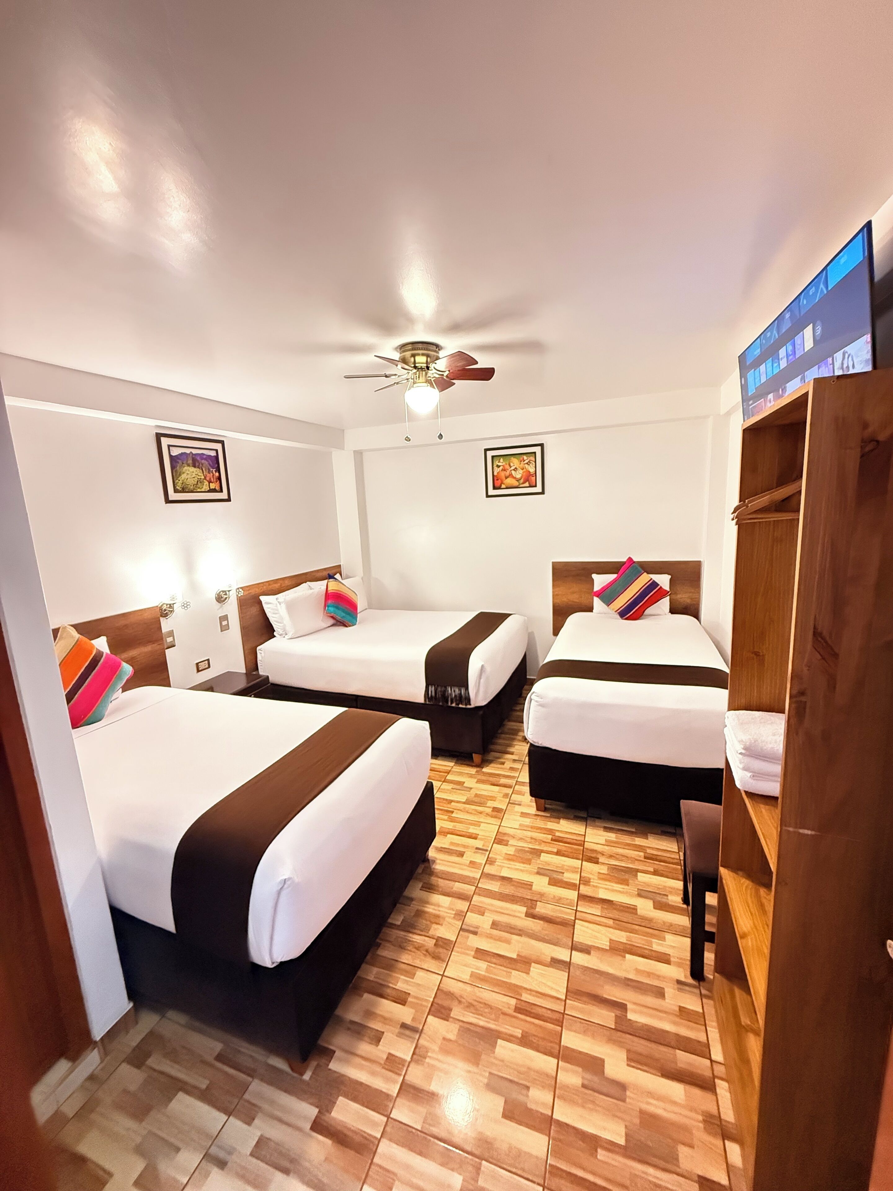 Chambre Quadruple Standard | Bureau, Wi-Fi gratuit