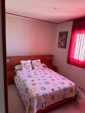 3 chambres, fer et planche à repasser