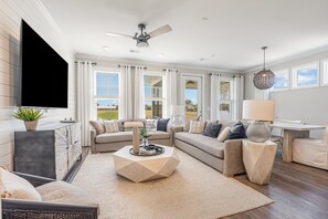 Smart TV - 4BR Townhome in Barefoot Resort (North Myrtle Beach)