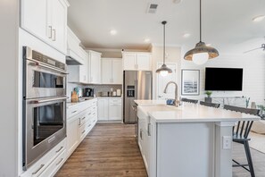 Fridge, microwave, oven, stovetop - 4BR Townhome in Barefoot Resort (North Myrtle Beach)