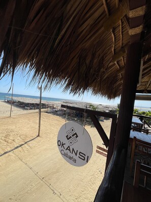 On the beach, white sand, free beach shuttle, beach bar - Okansi Cabaña (Marquelia)