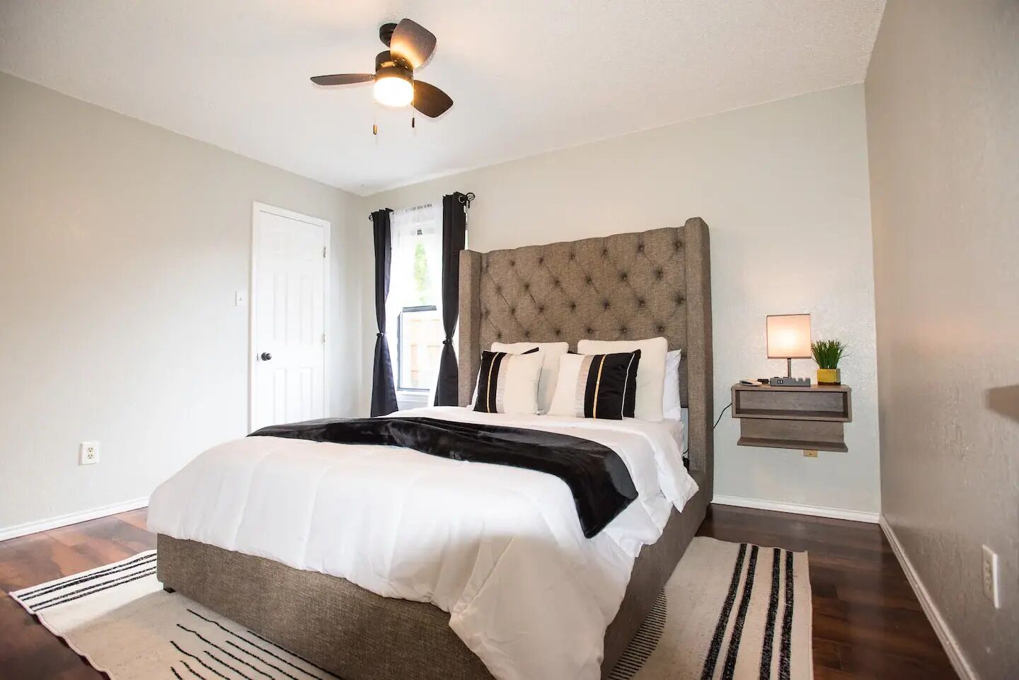 4 bedrooms, desk, iron/ironing board, free WiFi