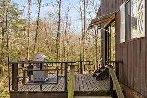 Terrace/patio - Poconos retreat with hot tub, fire pit & game room (Cresco)