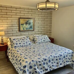 2 bedrooms, desk, iron/ironing board, WiFi
