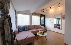 Smart TV - 2 bedroom awesome home in Kastel Novi (Kastel Novi)