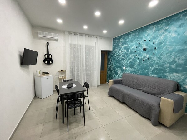 Télévision LED de 32 pouces avec chaînes numériques, Netflix