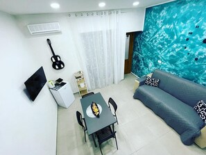 Elite Room | Living area | 32-inch LED TV with digital channels, Netflix, streaming services - Tutta nata storia (Naples)