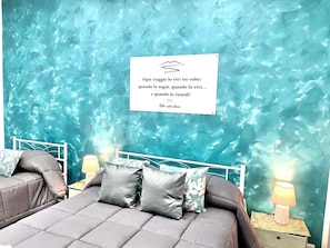 Down duvets, desk, free WiFi - Tutta nata storia (Naples)