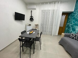 32-inch LED TV with digital channels, Netflix, streaming services - Tutta nata storia (Naples)