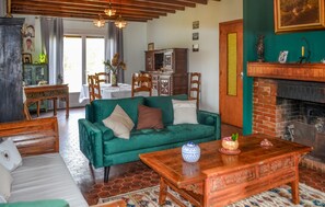 TV - 3 bedroom stunning home in Saint Saud Lacoussière (Saint Saud Lacoussière)