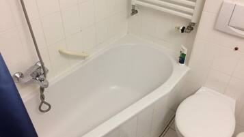 Handtücher, Seife, Shampoo, Toilettenpapier