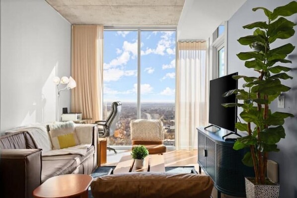 Smart TV, fireplace, video games, ping pong - LuxuryRaineyStreetLakeViewCondo (Austin)