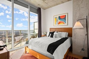 1 bedroom, desk, iron/ironing board, free WiFi - LuxuryRaineyStreetLakeViewCondo (Austin)