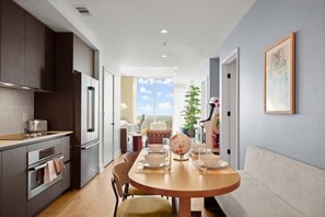 Fridge, microwave, oven, stovetop - LuxuryRaineyStreetLakeViewCondo (Austin)