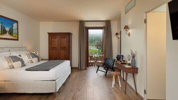 Suite, Balcony, Garden View | Terrace/patio