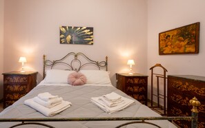 2 bedrooms, iron/ironing board, free WiFi, bed sheets - Elegant and refined apartment in the heart of Taormina with terrace and Parking (Taormina)