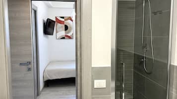Shower, bidet, towels