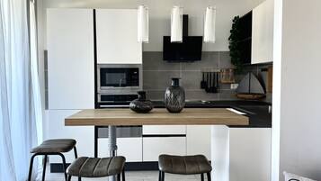 Réfrigérateur, four, lave-vaisselle