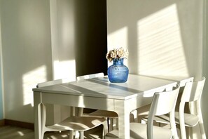 Dining - M379 - Marcelli, renovated three-room apartment with terrace overlooking the sea (Marcelli)