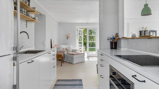 Kaffetrakter/tekoker, kjøleskap, kokeplater og oppvaskmaskin